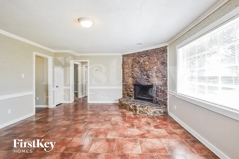 4 bed, 2.0 bath, 1842 sqft, $1,530 — Photo 4
