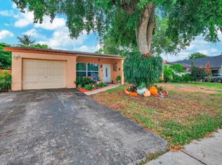8361 NW 3rd St, Pembroke Pines, FL 33024