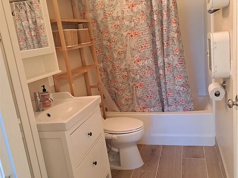 14901B Silvertree Rd — Photo 5