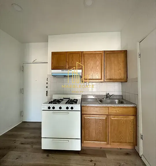 311-312 Mount Prospect Ave #5JZ — Photo 1