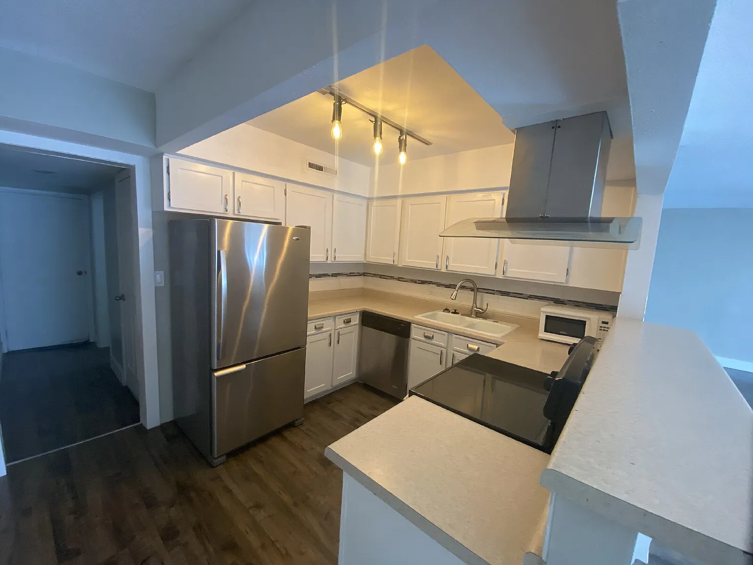 2 bed, 2.5 bath, 1488 sqft, $1,575 — Photo 3