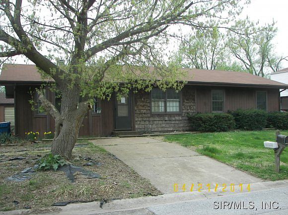 1st image of 220 Elm Dr