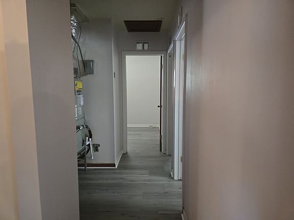 5th image of 329 Parkwood Dr