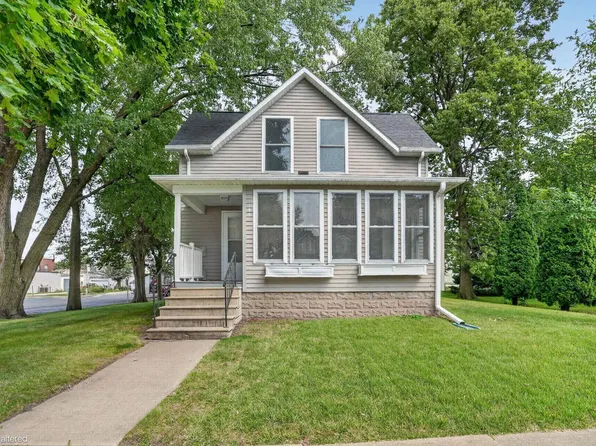 144 E Franklin St, Denver, IA 50622