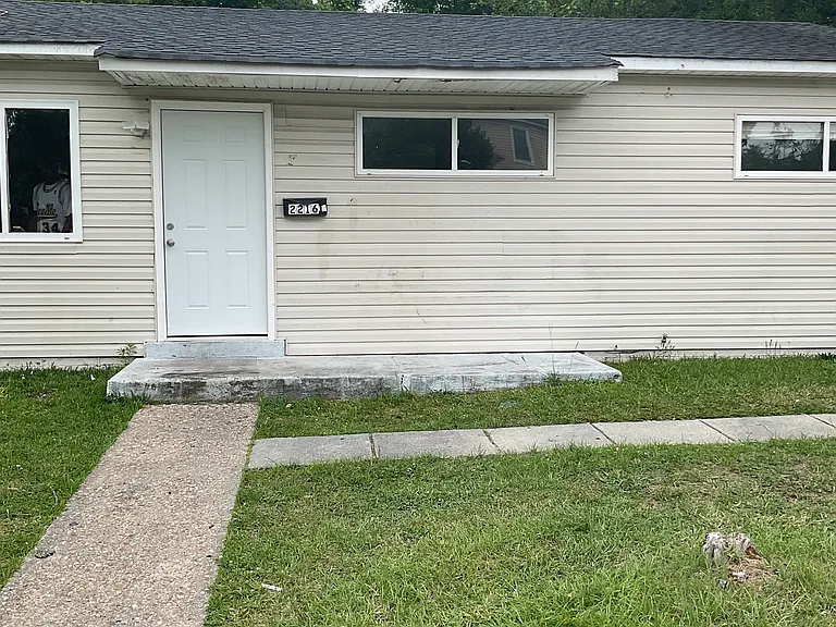 2216 Rose Ave — Photo 7