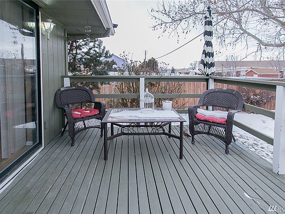 3rd image of 304 Sharon Ave E