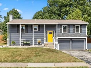 10414 W 73rd Ter, Shawnee, KS 66203