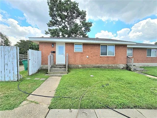 3 bed, 1.0 bath, 950 sqft, $1,600 — Photo 2