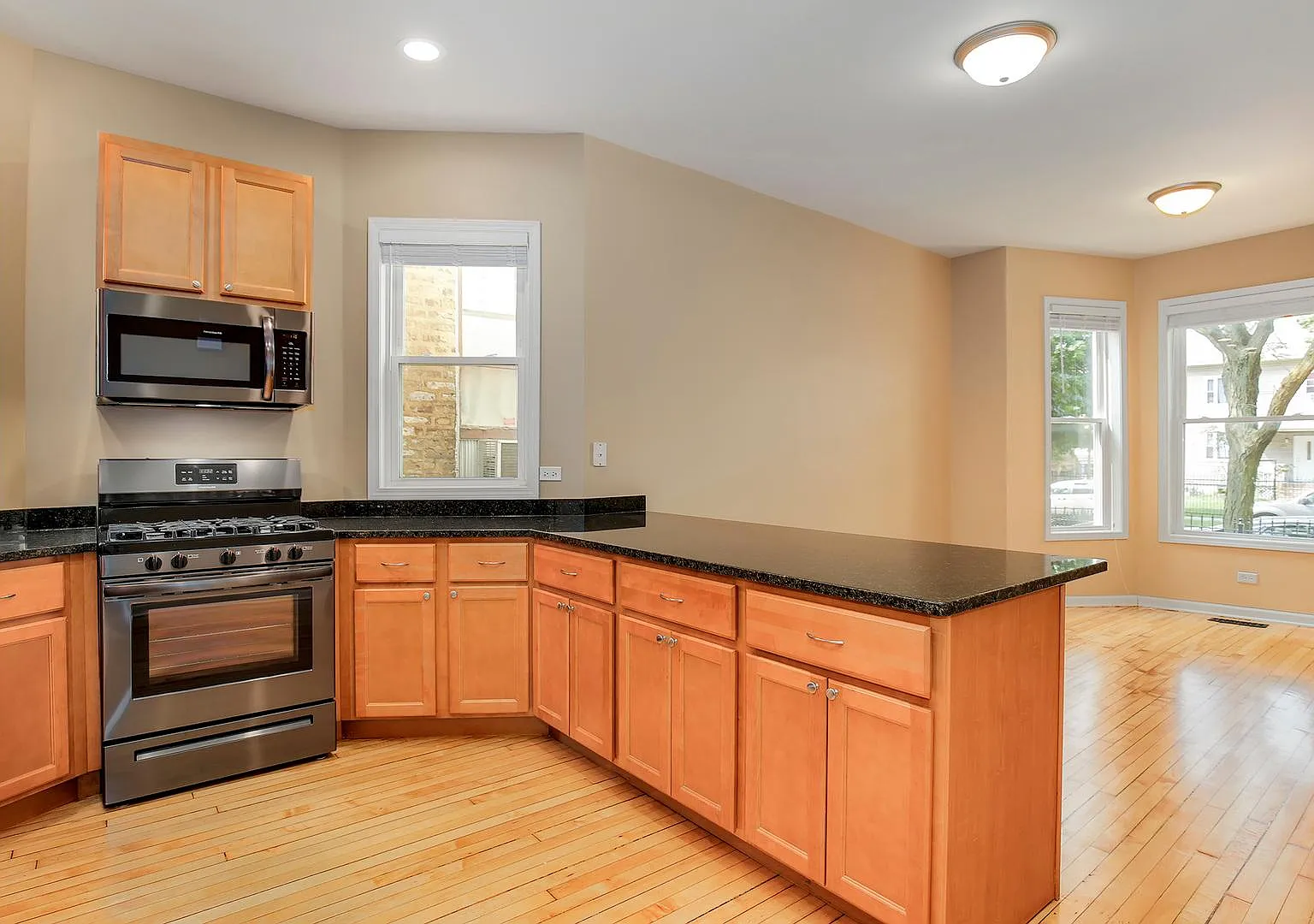 2039 N Kostner Ave — Photo 4
