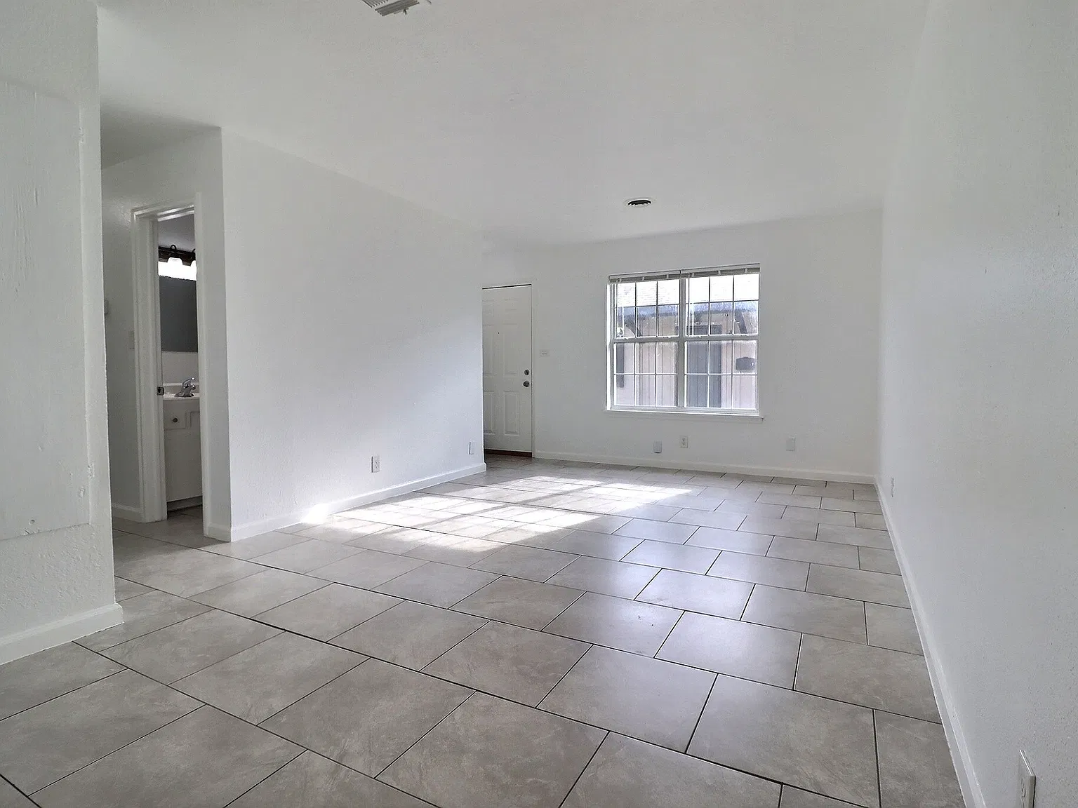 2 bed, 900 sqft, $889 — Photo 3