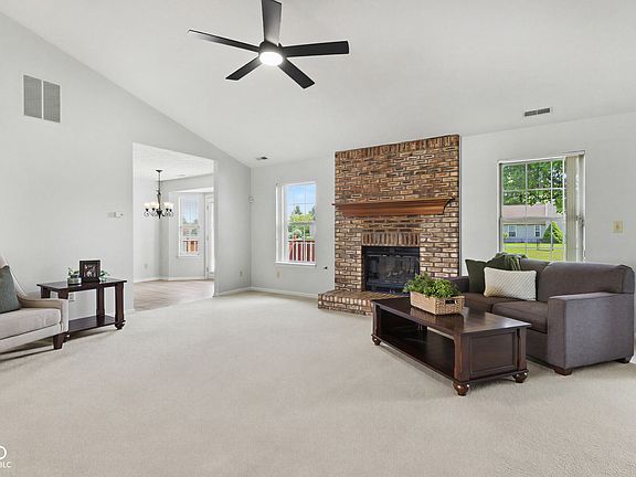 3rd image of 1467 Persimmon Cir