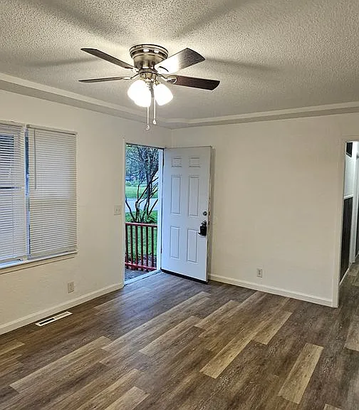 10716 Bennington Ave — Photo 13