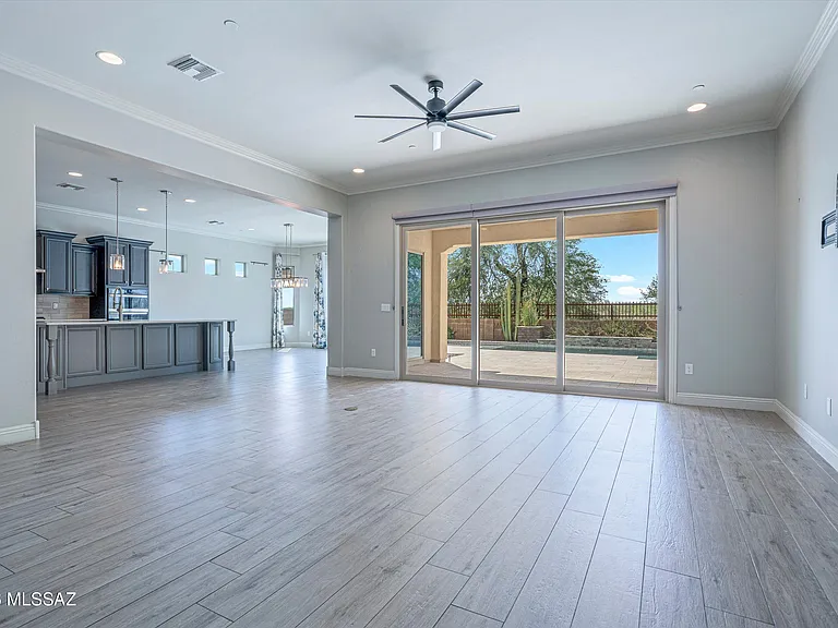 2447 N Wychwood Ct — Photo 9
