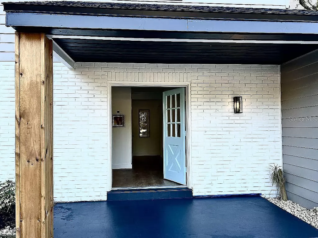 1 bed, 1.5 bath, 140 sqft, $899 — Photo 2
