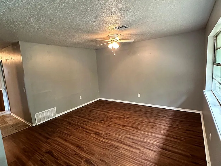 8709 N Hudson Ave — Photo 3
