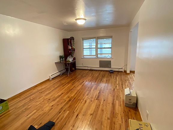 3rd image of 2043 157th St Floor 2