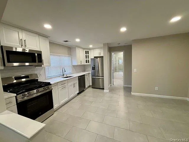2 bed, 1.0 bath, 1200 sqft, $4,200 — Photo 2