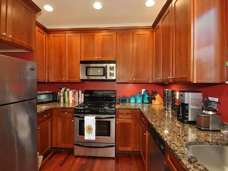 665 Somerset Ter NE — Photo 10