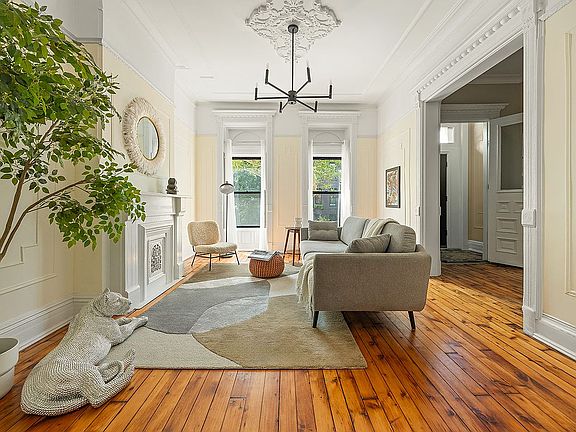 2nd image of 477 Quincy St