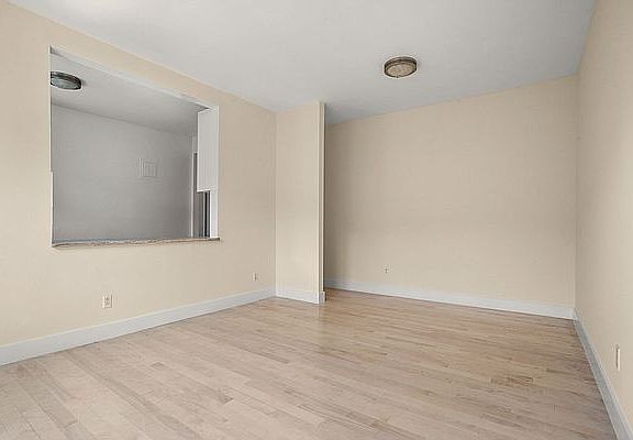 4th image of 92 Pinehurst Ave APT 2K