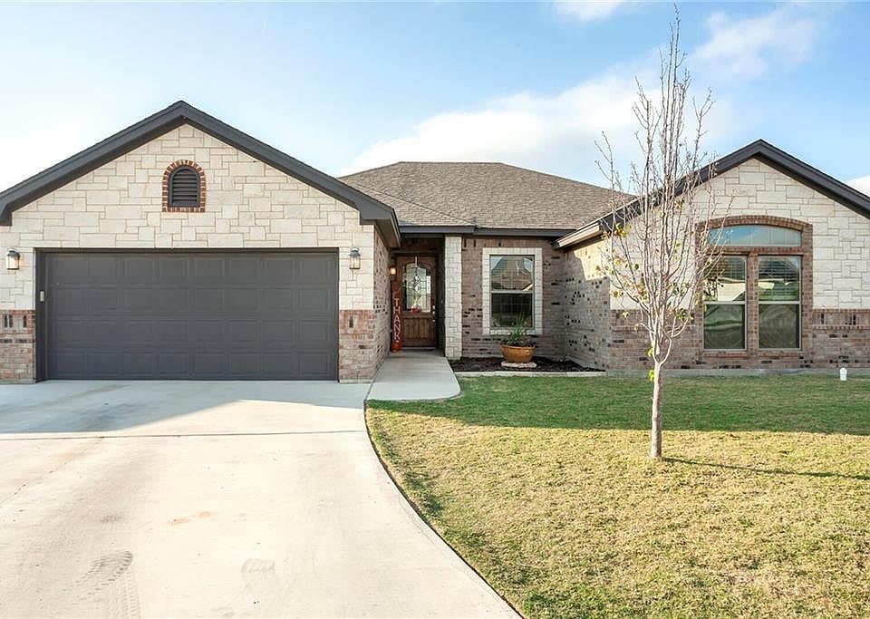 4 bedroom 2 bath Custom home in Jarrell