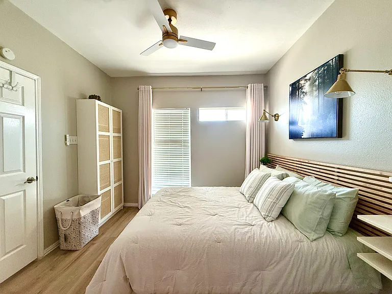 4104 N Hall St #326 — Photo 3