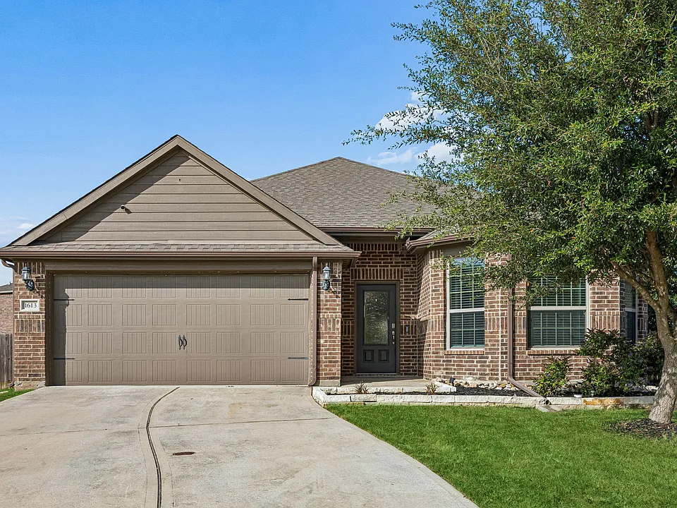1613 Weathervane Way
