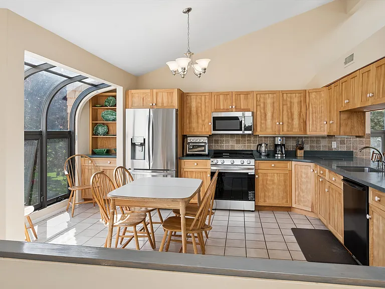 21 S Fulton Dr #3 — Photo 10