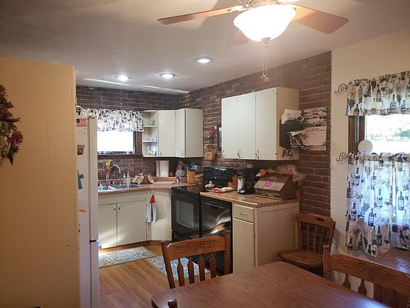 4th image of 1695 Potts Ln