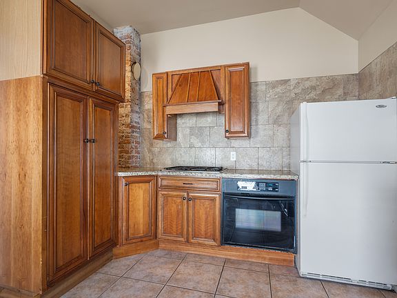 2nd image of 1147 E Kensington Ave