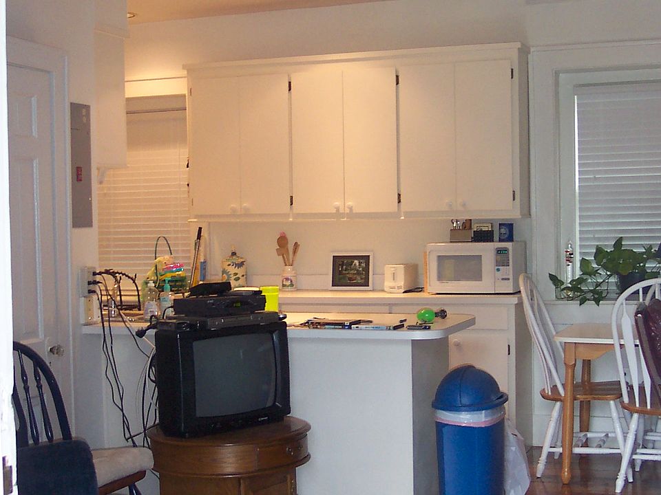 2nd image of 25 Bull St APT A