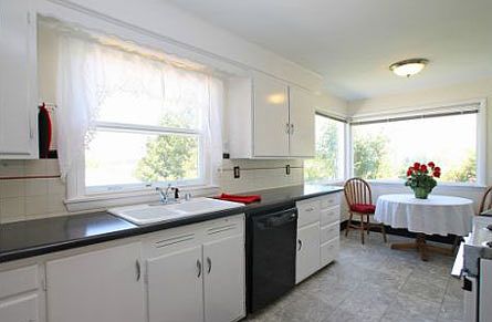5th image of 10415 Des Moines Dr S