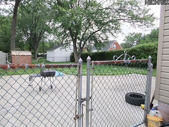 5th image of 27713 Parkwood Dr