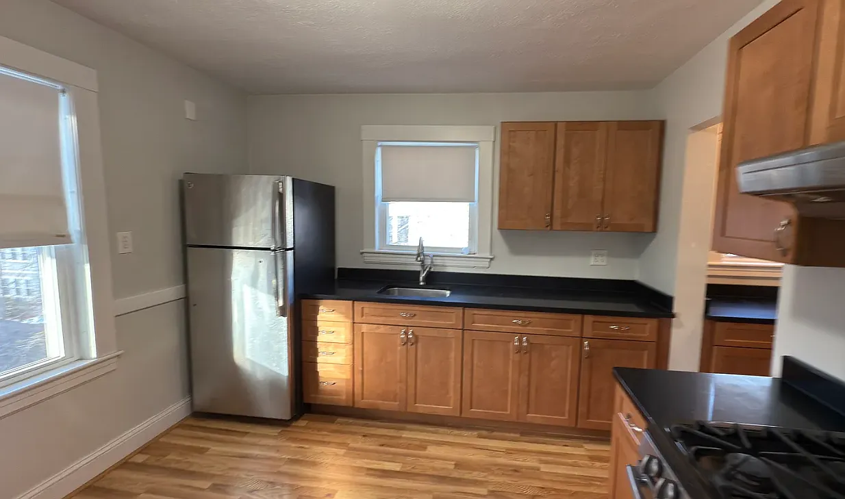 2 bed, 9999 sqft, $3,200 — Photo 2