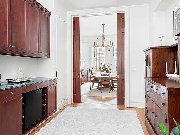 5th image of 16 W 90th St