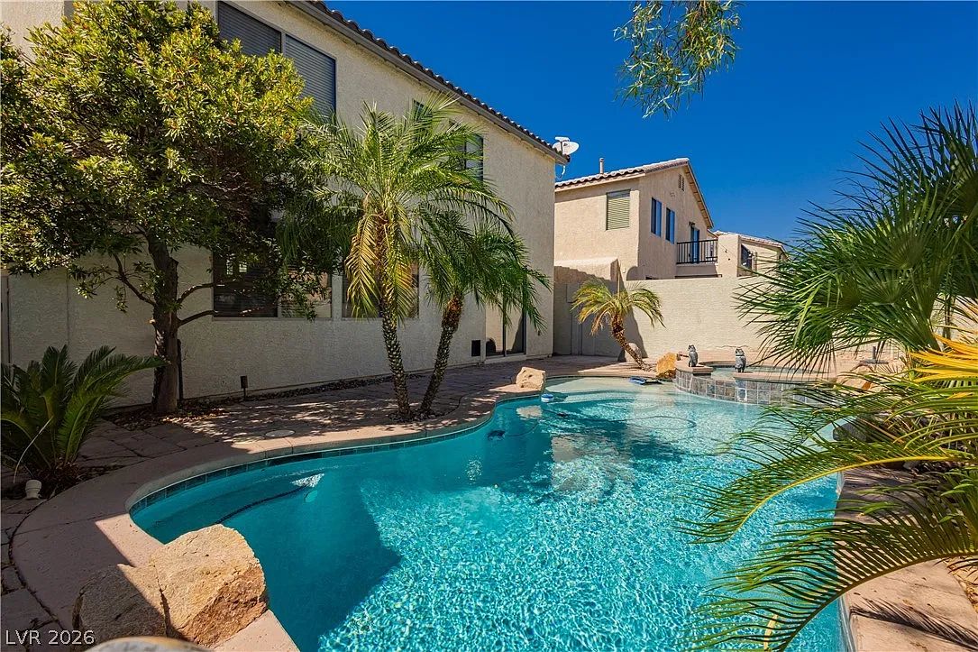 4 bed, 3.5 bath, 2522 sqft, $2,495 — Photo 2