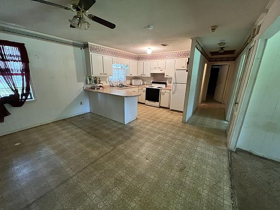 5th image of 301 Katherine Dr