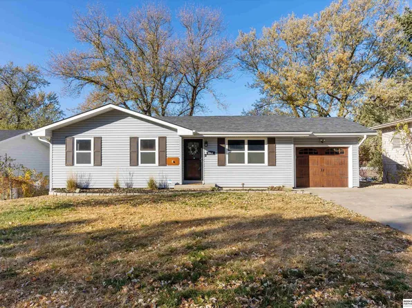 6918 N 63rd St, Omaha, NE 68152