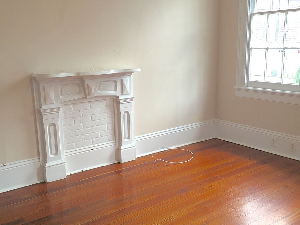 1st image of 3323 Burgundy St