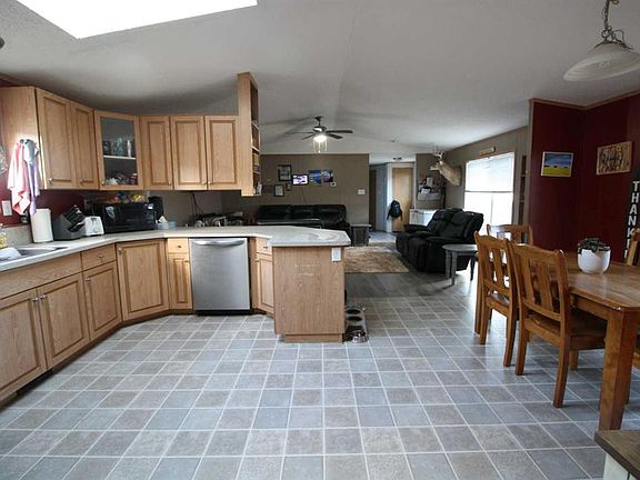 2nd image of 45 E Dragonfly Cres