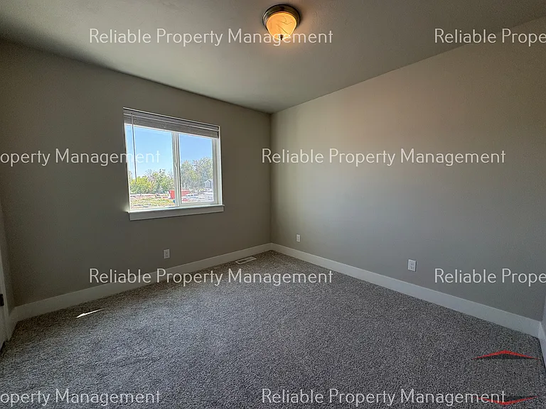 345 Jeremy Ln — Photo 12