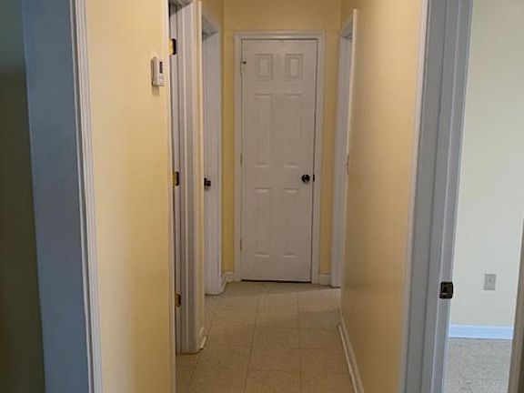 4th image of 252 Maple St