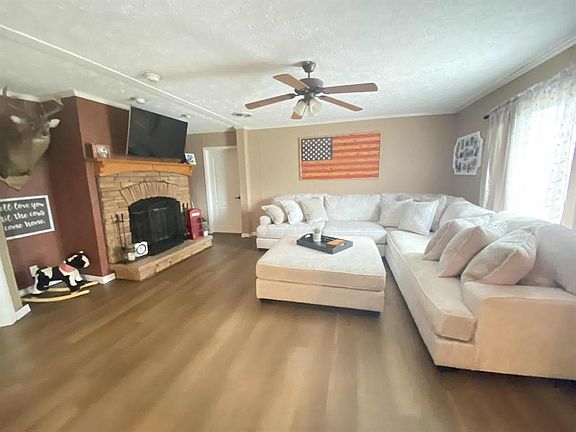2nd image of 290 Glenn Ln