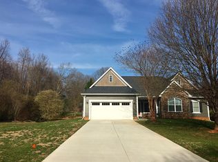 4615 Eastwycke Place Dr, Charlotte, NC 28215