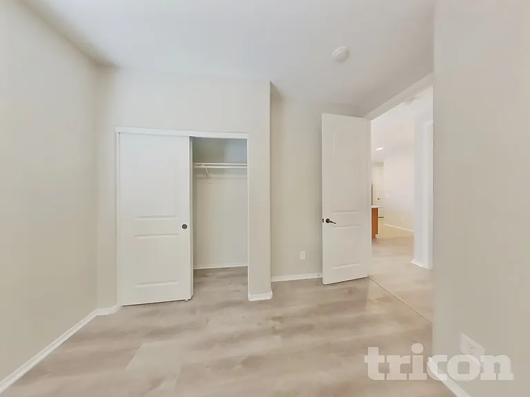 7731 S 45th Ln — Photo 12