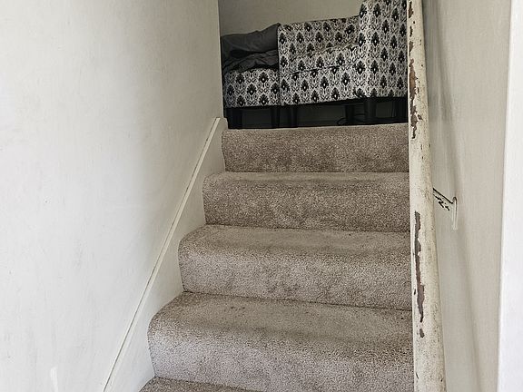 2nd image of 861 S Park Square Dr