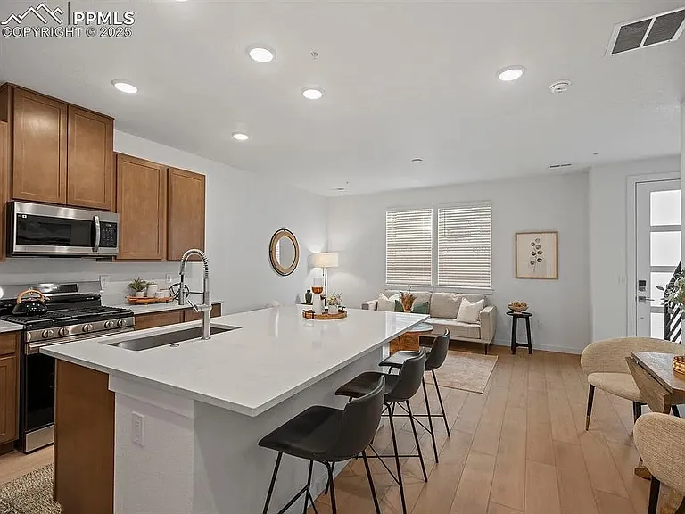 888 Beckton Hts — Photo 9