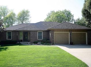 5748 Richards Cir, Shawnee, KS 66216