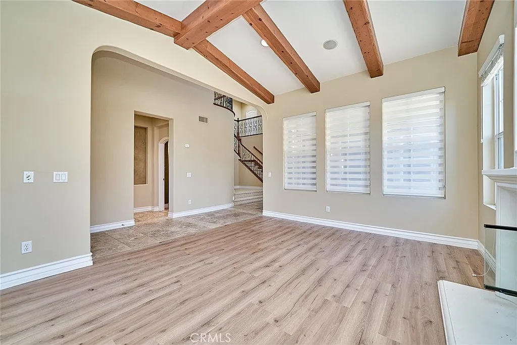 4 bed, 4.5 bath, 4142 sqft, $5,000 — Photo 3