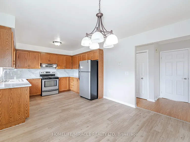 36 Poplar Cres #UPPER — Photo 8